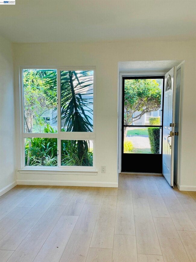 Photo - 157 El Dorado Common