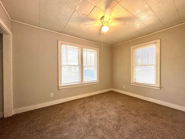 Photo - Pre-Leasing 2 bed 1 bath close to Texas Tech! Unit A
