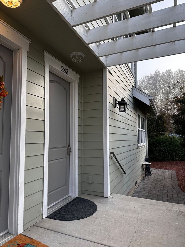 Photo - 162 Unit 243 Thorpe