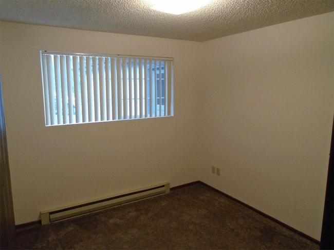 Photo - 975 N 4th St