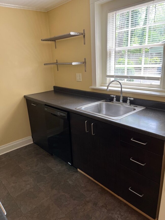 Photo - 2 Bed, 1 Bath Apartment Unit Apt 1