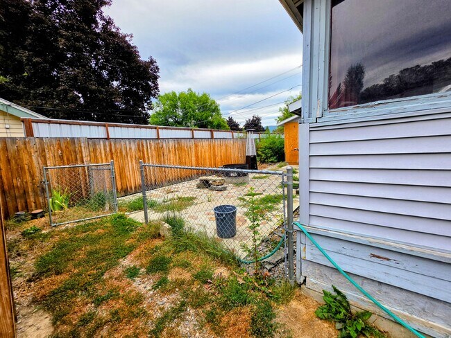 Photo - 310 Flower St