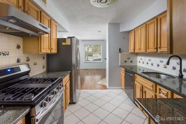 Photo - 113 Thoreau Dr