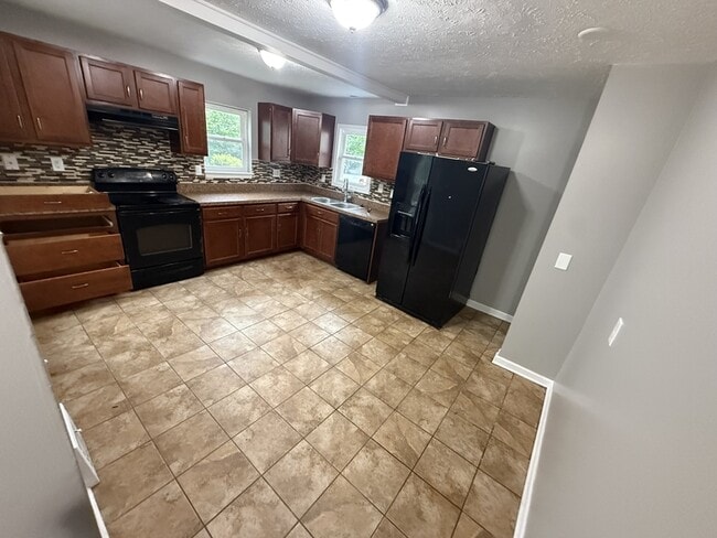 Photo - 21418 Raymond St