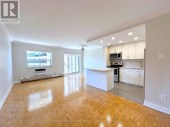 Photo - 135 Allan St