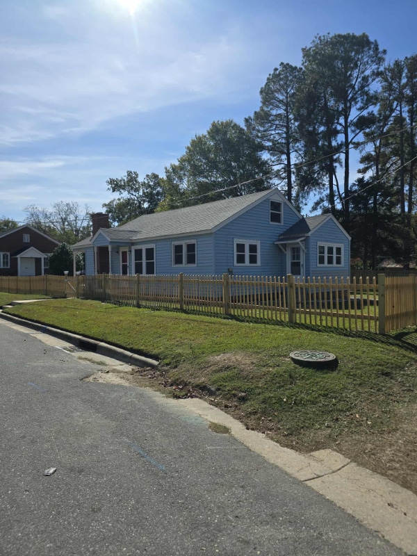 Photo - 307 Graves St