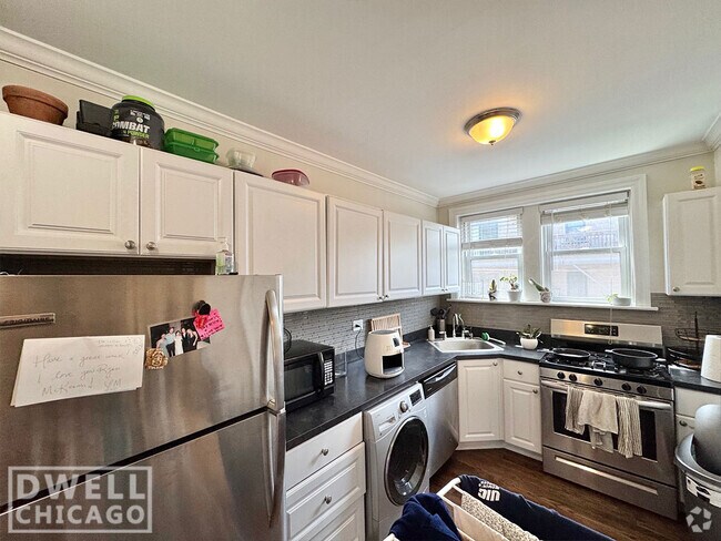 Building Photo - 3820 N Greenview Ave Rental
