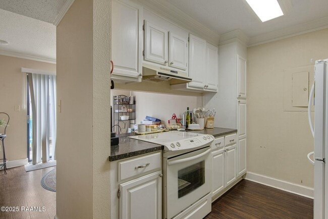 Photo - 110 W Bayou Pkwy Unit 401