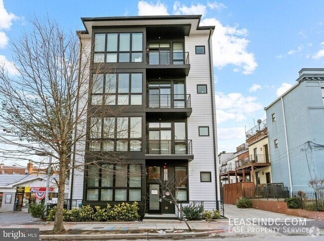 Building Photo - 1012 Harvard St NW Unit #2 Rental