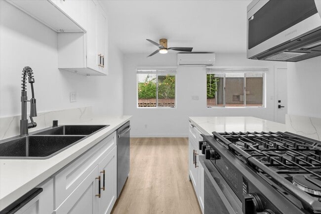Photo - 1021 N Edinburgh Ave Unidad 2