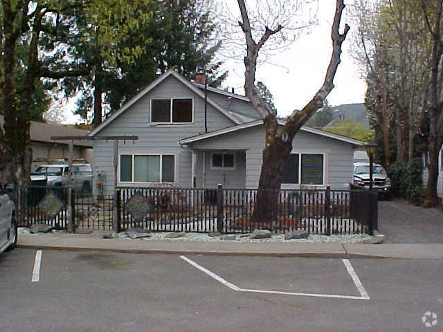 Building Photo - Broadway Street Rental