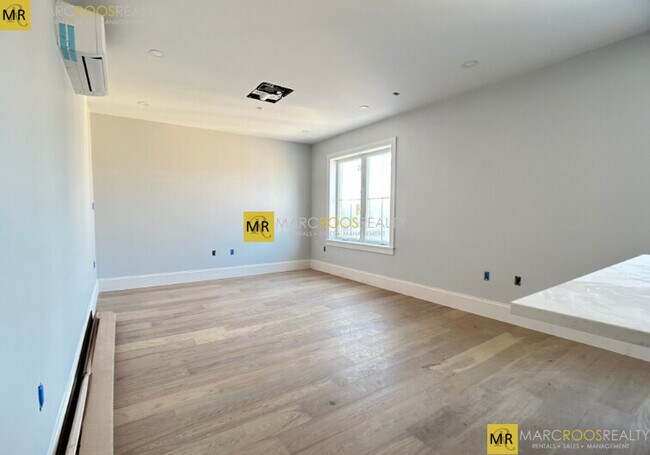 Photo - 340 Market St
