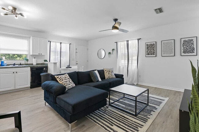 Building Photo - 2401 Gordon St Rental