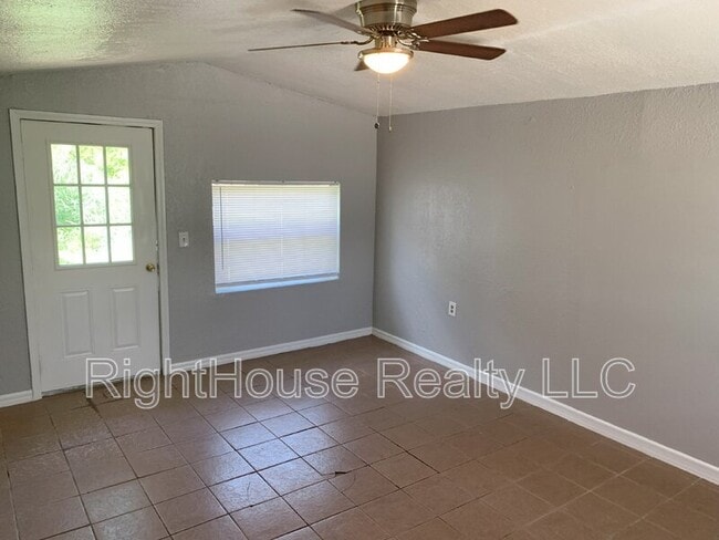 Photo - 135 2nd Eloise St N