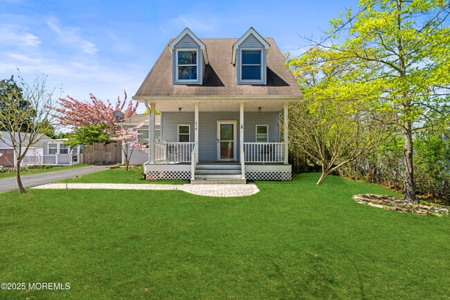 Photo - 216 Chatham Ave