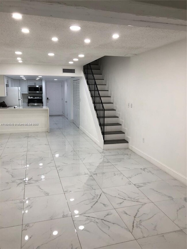Building Photo - 1555 W 44th Pl Unit 334 Rental