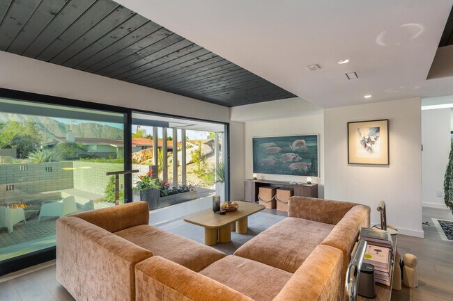 Photo - 5311 E Mitchell Dr