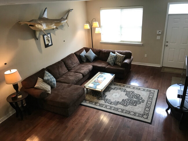 Building Photo - 1235 S 17th St