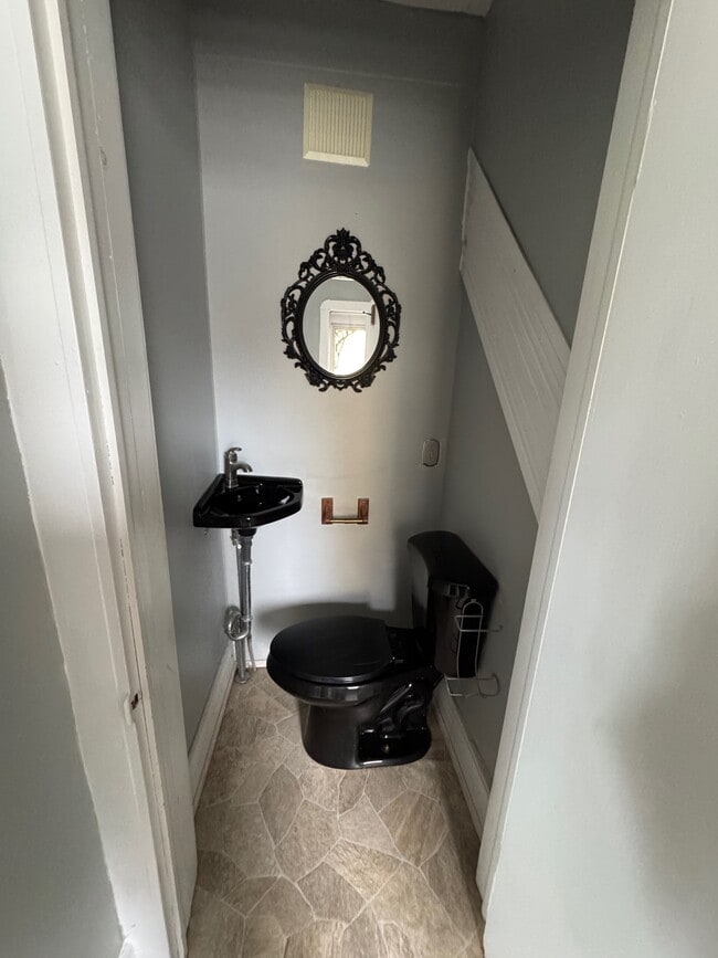 Wash Room - 16 Pine St