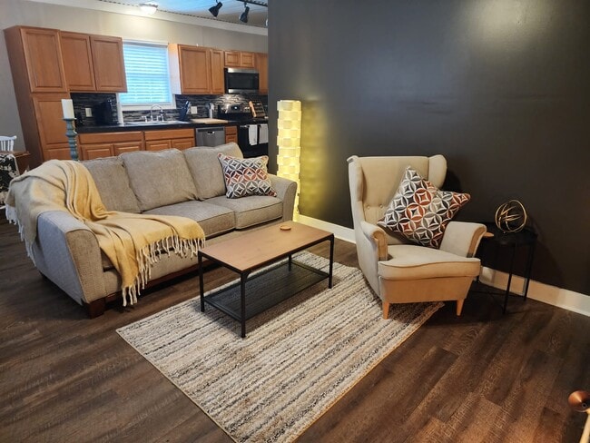 Fully Furnished Living Room - 118 Blyth Rd Apartamentos Unidad 118 Front