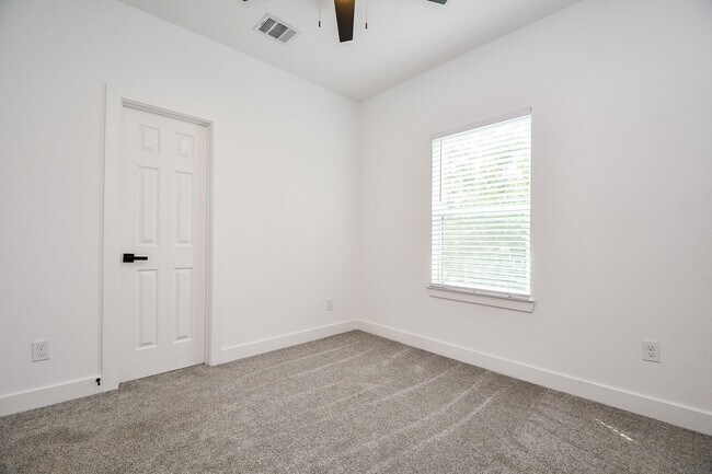 Photo - 9734 Pelsey St