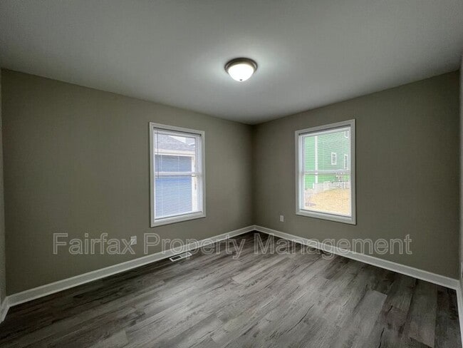 Photo - 2307 Owen St