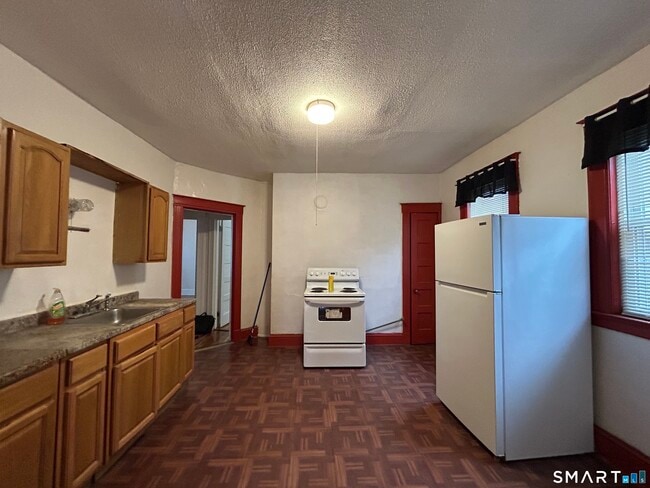 Building Photo - 40 Cabot St