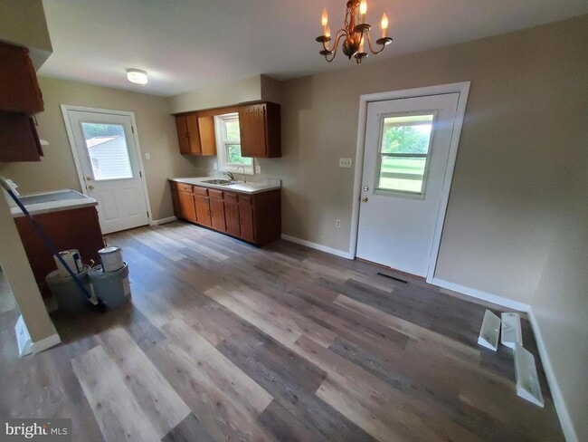 Photo - 570 Guldin Rd