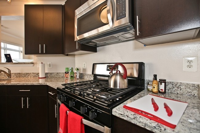 Renovated Kitchen in the Hawthorne apartment at Woodland Park