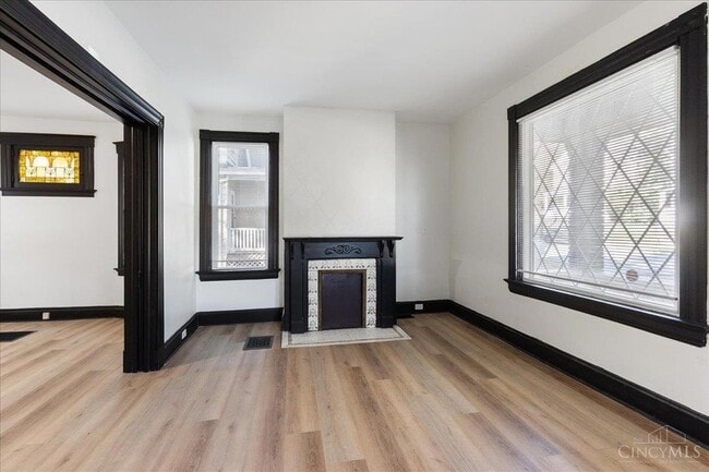 Photo - 5213 Kenwood Rd