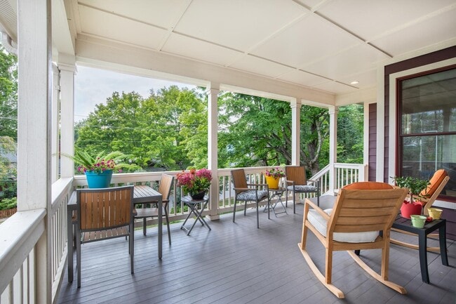 Photo - Charming Modern Home in Kenilworth