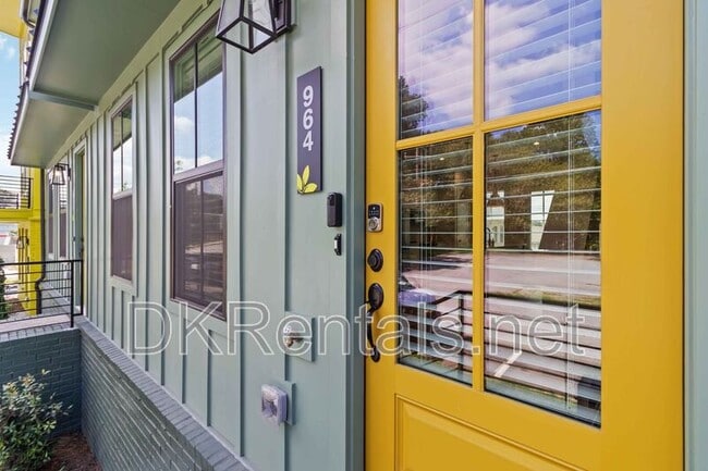 Photo - 964 N Circle Dr NW