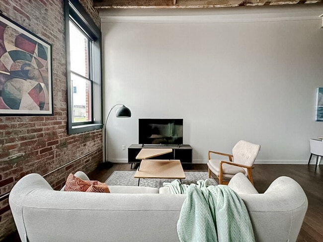 Photo - 403 W 4th St N Unidad ID1352442P