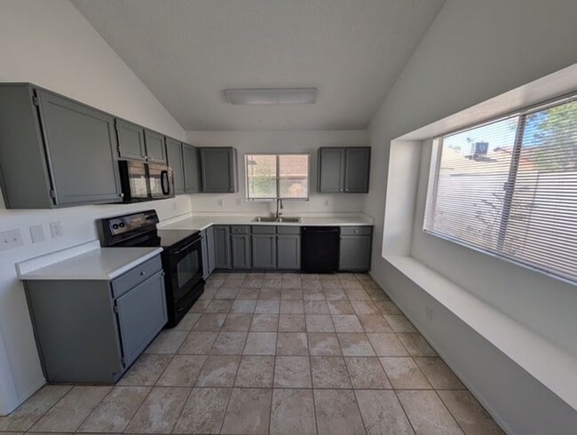 Photo - Sharp 3 Bedroom Home w/Pool in Glendale
