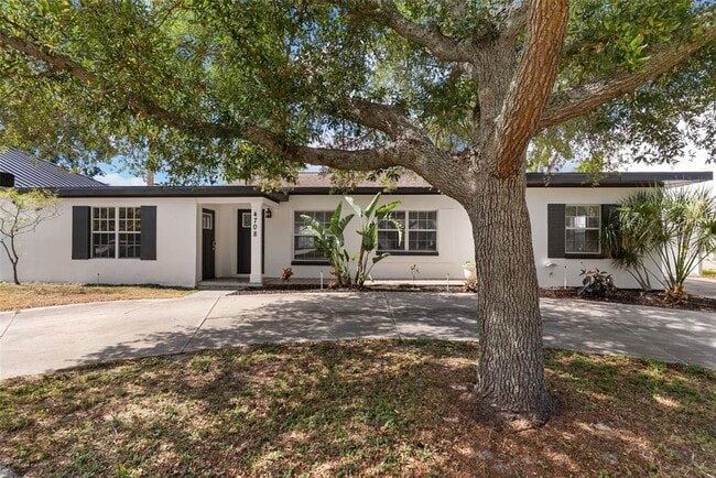 Building Photo - 4708 W El Prado Blvd