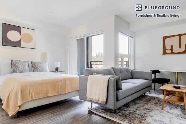 Building Photo - 4609 Union Bay Pl NE Unit FL3-ID920 Rental