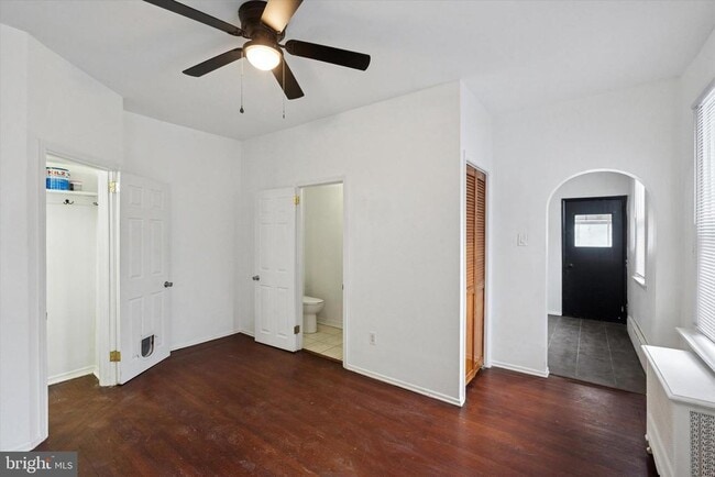 Photo - 4489 Livingston St