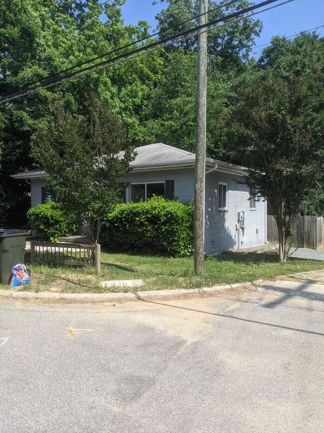 Photo - 105 W Longview St