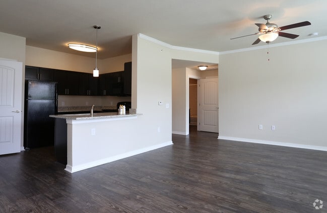 2 Br, Living Space