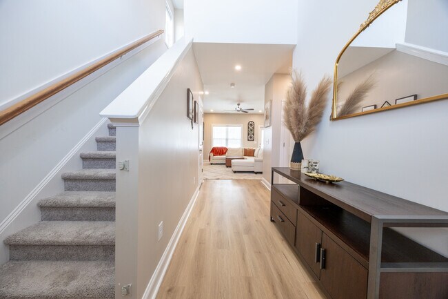 Photo - 328 Peeler Cir