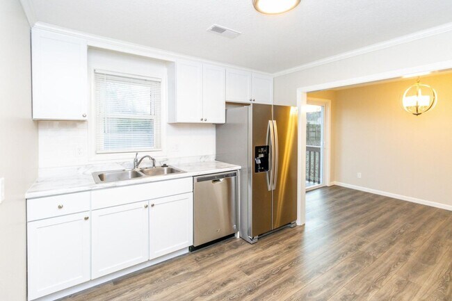 Photo - 1400 Hunt Ct