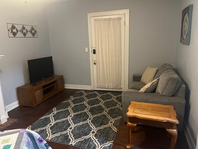 Photo - 208 Sutton St