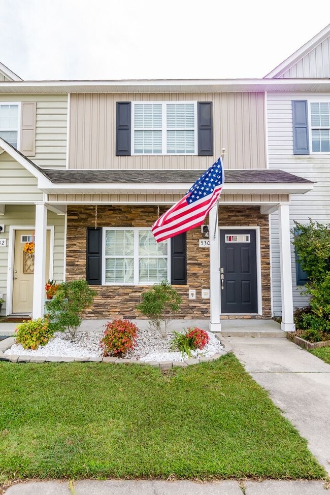 Building Photo - Ready to live close to the beach?