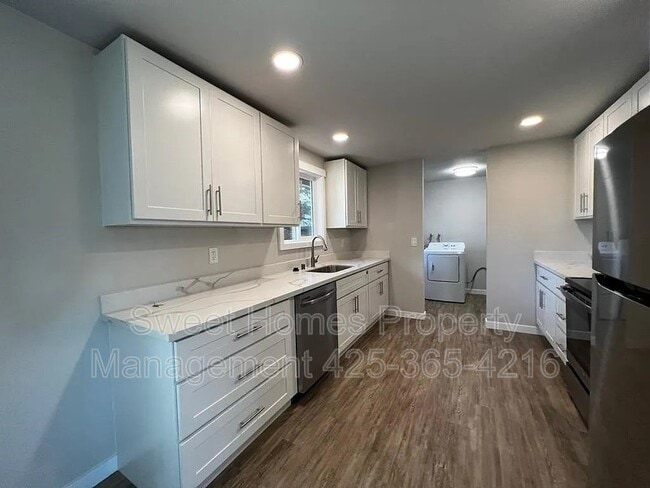 Photo - 9212 Lawndale Ave SW