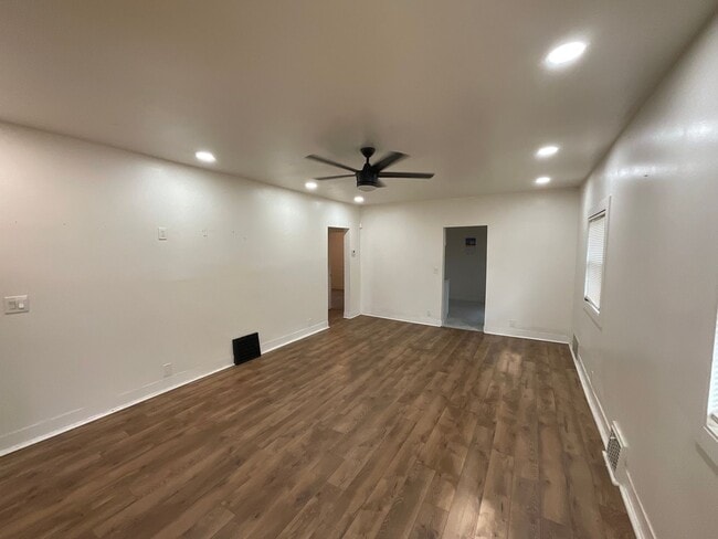 Photo - 2564 N Hubbard St