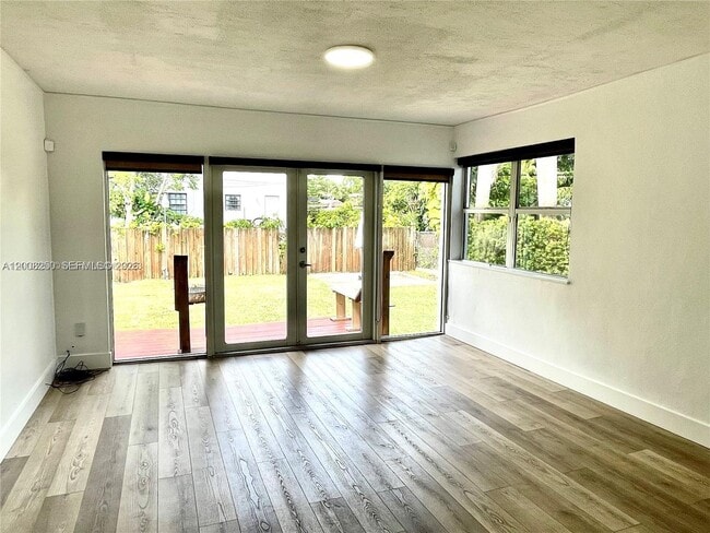 Photo - 931 NE 81st St