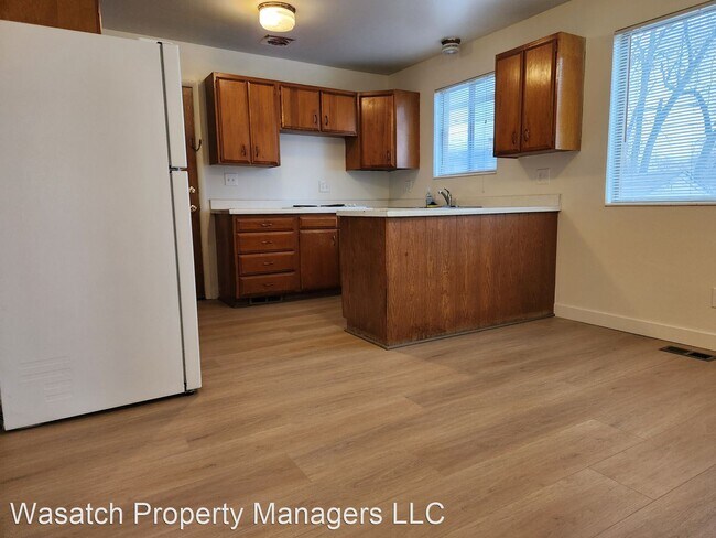 Photo - 2 br, 1 bath House - 663B Crystal Ave