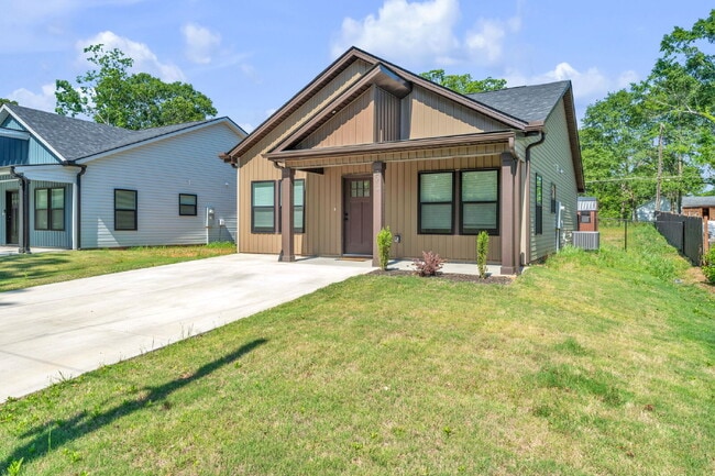 Photo - Updated 3BR/2BA Home with Fully Fenced Yard & Bonus Storage Shed! $1,625/mo rent