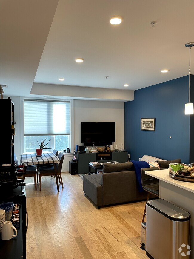 Building Photo - 1007 Bryant St NE Unit 6 Rental