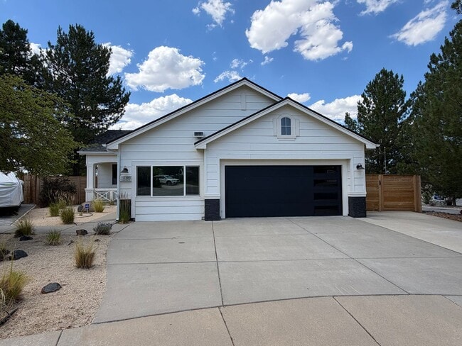 Building Photo - Beautiful Home in Stead!